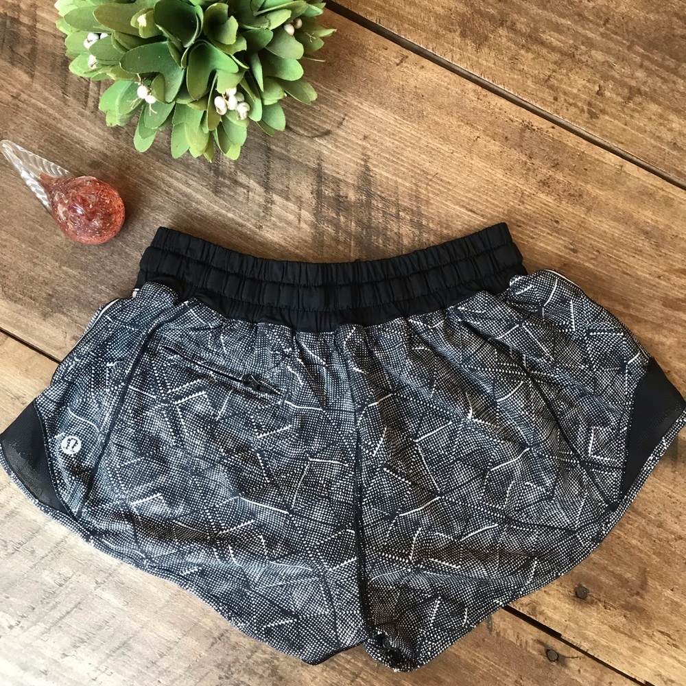 Lululemon Hotty Hot Short 2.5in